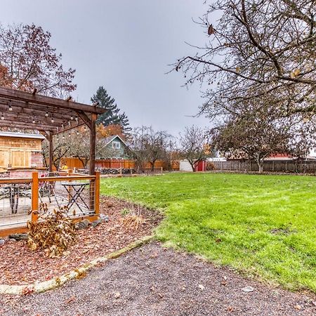 Cozy Coleman St. Cottage Bethel Bagian luar foto
